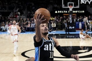 Trae Young a passé le seuil des 10'000 points en NBA à l'occasion de la venue de San Antonio. KEYSTONE/AP/John Bazemore